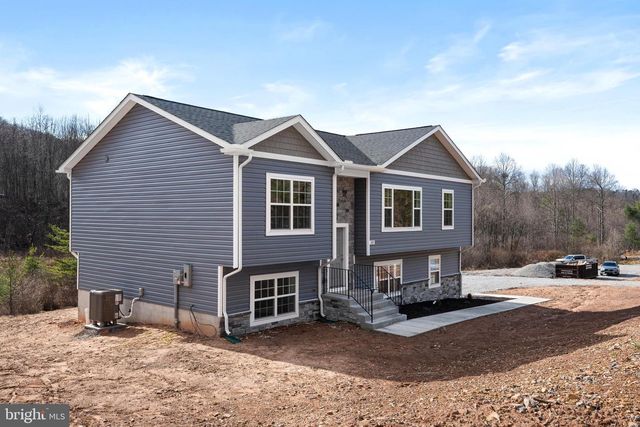 105 VICTORY LN., Hedgesville, WV 25427