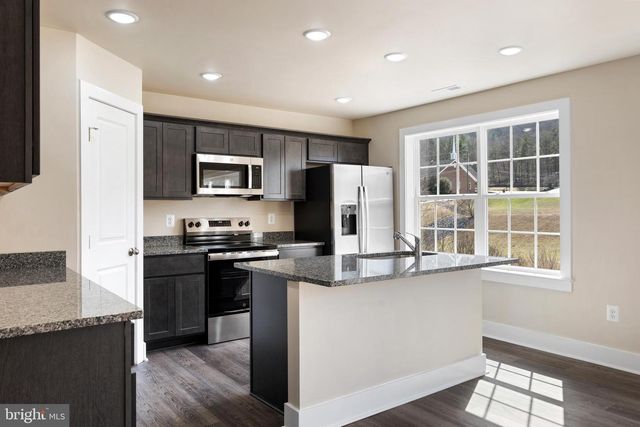 105 VICTORY LN., Hedgesville, WV 25427