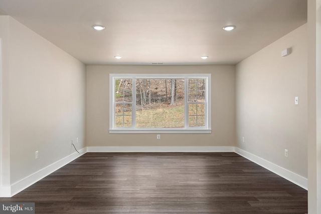 105 VICTORY LN., Hedgesville, WV 25427