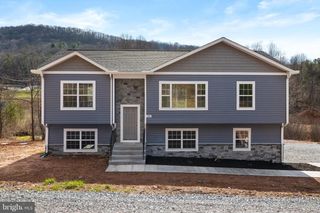 105 VICTORY LN., Hedgesville, WV 25427