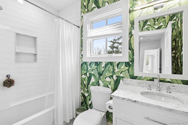 8 Sweetgrass Road, Westhampton, NY 11977