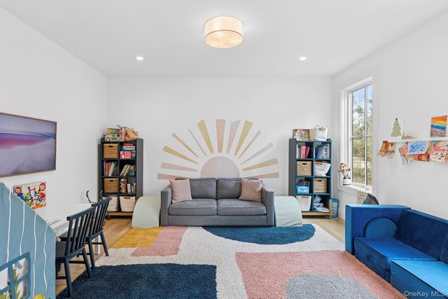 8 Sweetgrass Road, Westhampton, NY 11977