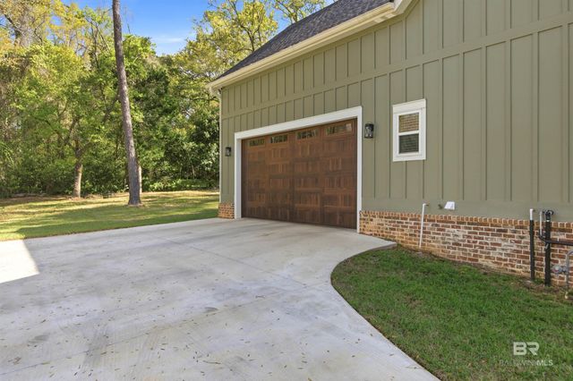 711 Deer Avenue, Daphne, AL 36526