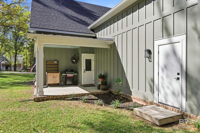 711 Deer Avenue, Daphne, AL 36526