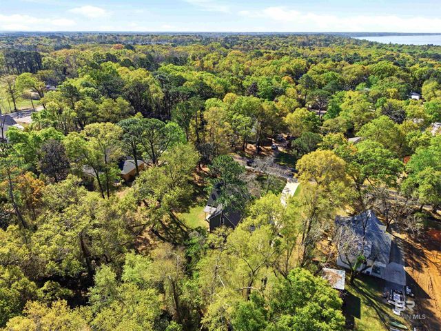 711 Deer Avenue, Daphne, AL 36526