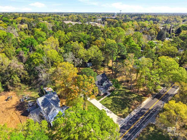 711 Deer Avenue, Daphne, AL 36526