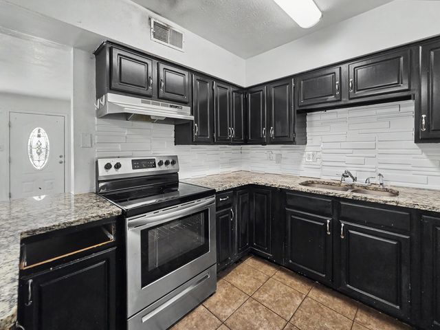 1033 E Villa Marie Street, Springfield, MO 65803