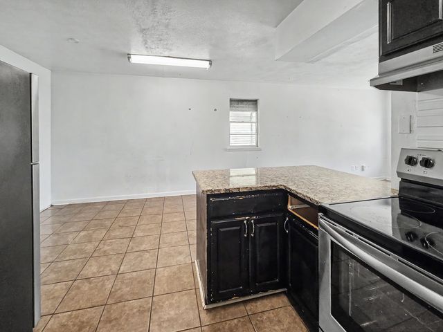 1033 E Villa Marie Street, Springfield, MO 65803