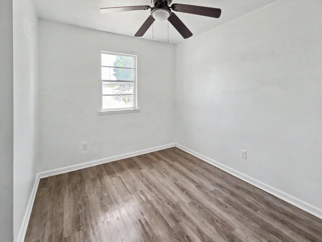 1033 E Villa Marie Street, Springfield, MO 65803