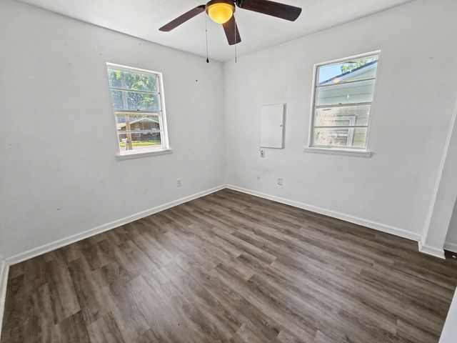 1033 E Villa Marie Street, Springfield, MO 65803