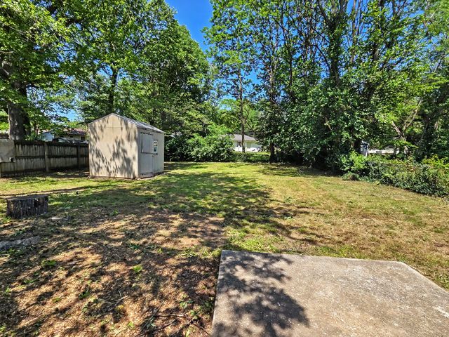 1033 E Villa Marie Street, Springfield, MO 65803