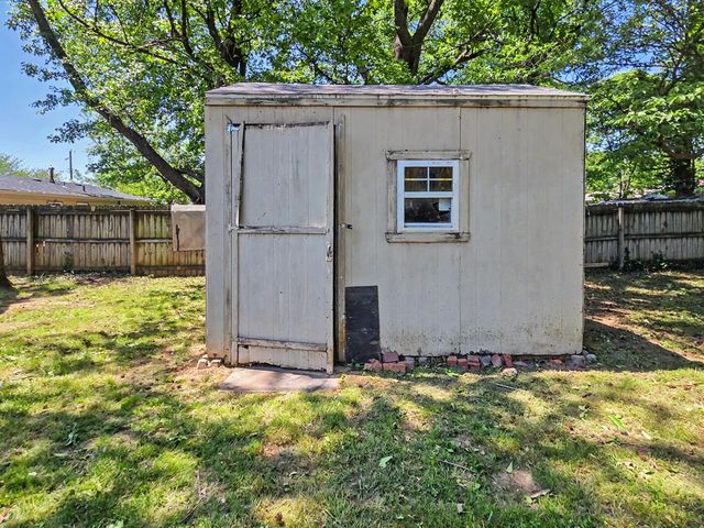 1033 E Villa Marie Street, Springfield, MO 65803