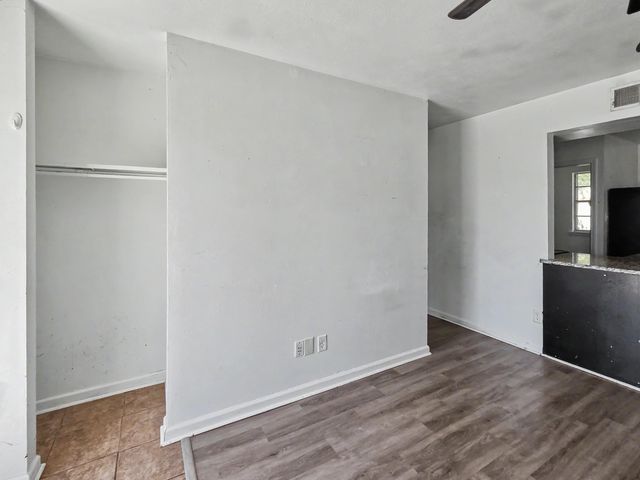 1033 E Villa Marie Street, Springfield, MO 65803