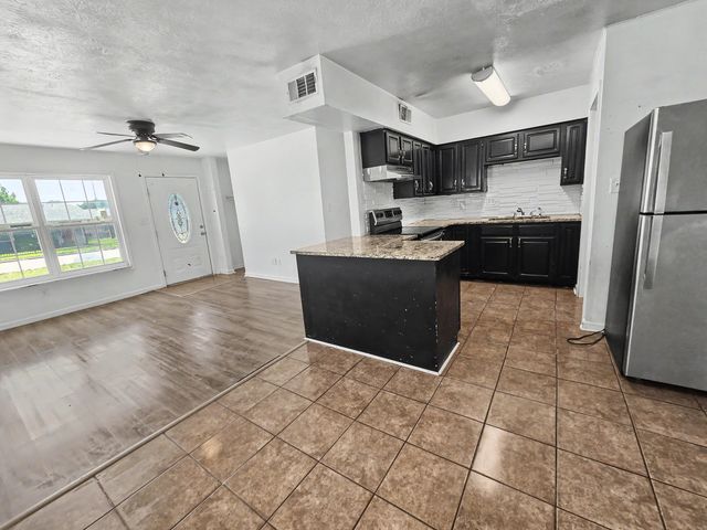 1033 E Villa Marie Street, Springfield, MO 65803