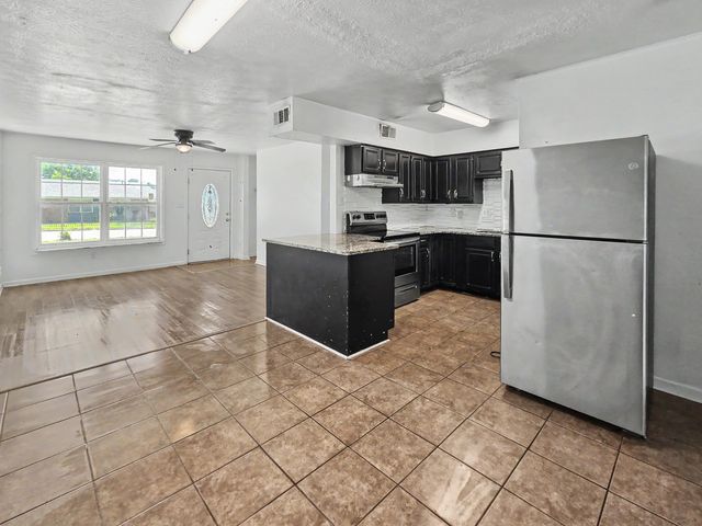 1033 E Villa Marie Street, Springfield, MO 65803