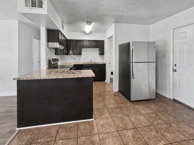 1033 E Villa Marie Street, Springfield, MO 65803
