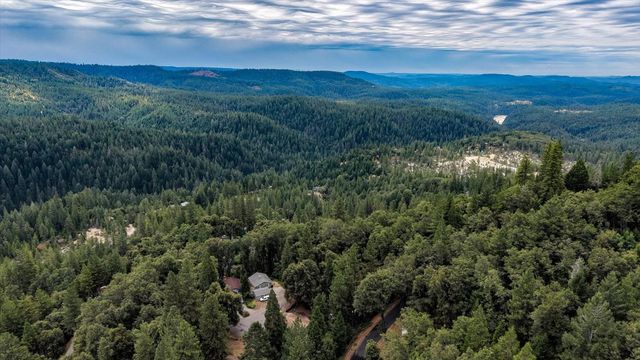 12366 Pawnee Trl, Nevada City, CA 95959