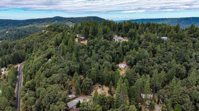 12366 Pawnee Trl, Nevada City, CA 95959
