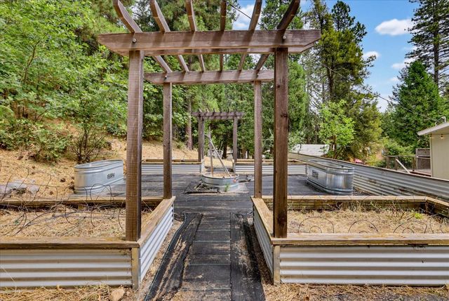 12366 Pawnee Trl, Nevada City, CA 95959