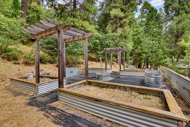 12366 Pawnee Trl, Nevada City, CA 95959