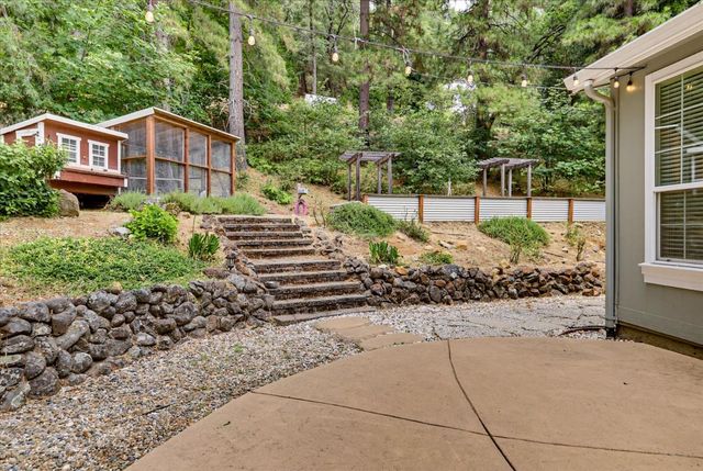 12366 Pawnee Trl, Nevada City, CA 95959