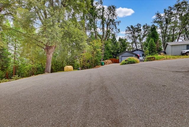 12366 Pawnee Trl, Nevada City, CA 95959