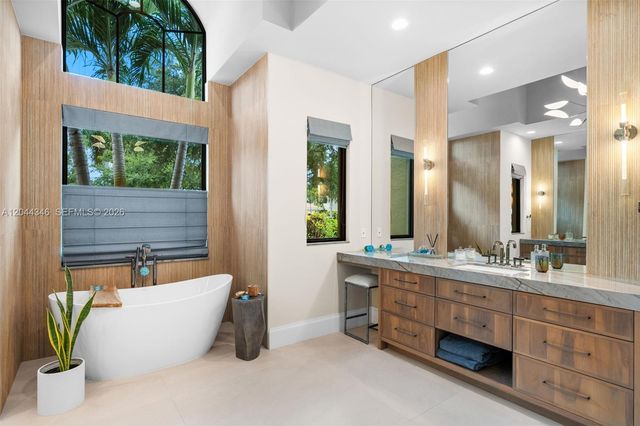 2982 E Lake Vista Cir, Davie, FL 33328