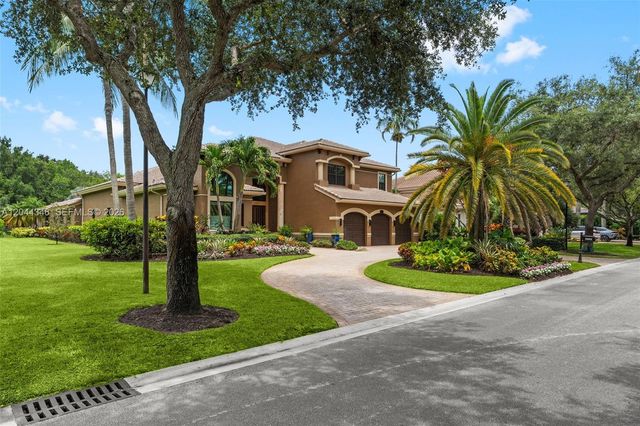 2982 E Lake Vista Cir, Davie, FL 33328