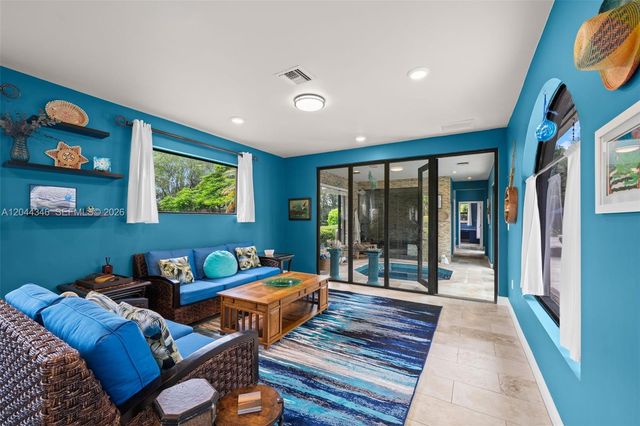 2982 E Lake Vista Cir, Davie, FL 33328