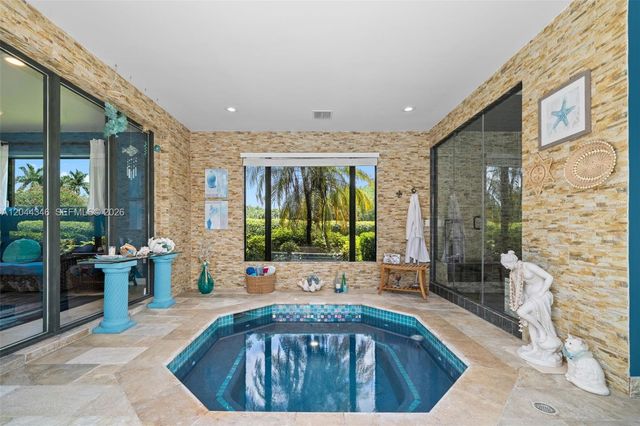 2982 E Lake Vista Cir, Davie, FL 33328