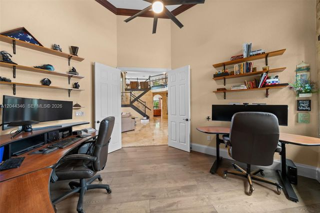2982 E Lake Vista Cir, Davie, FL 33328