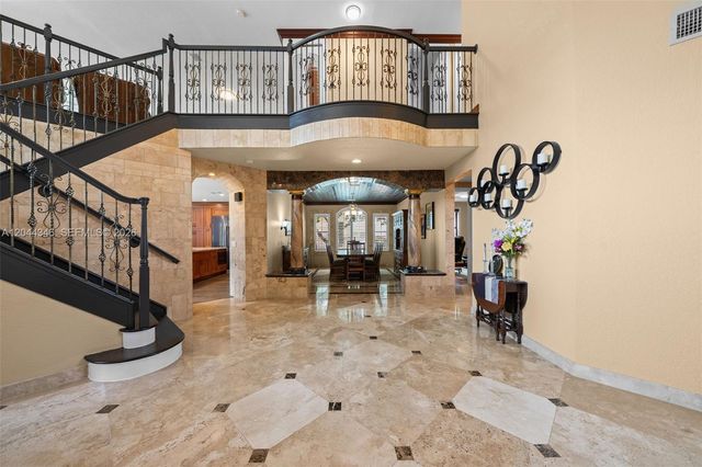 2982 E Lake Vista Cir, Davie, FL 33328
