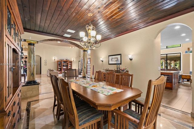 2982 E Lake Vista Cir, Davie, FL 33328