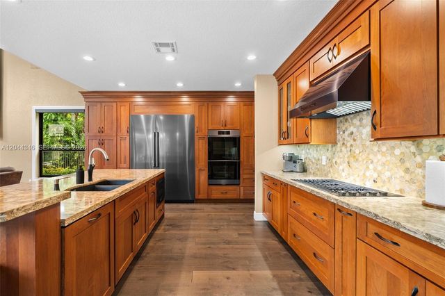 2982 E Lake Vista Cir, Davie, FL 33328