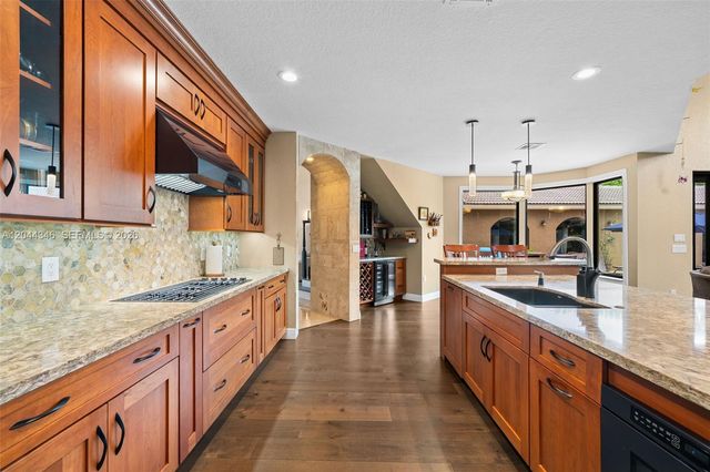 2982 E Lake Vista Cir, Davie, FL 33328