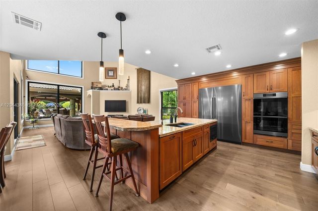 2982 E Lake Vista Cir, Davie, FL 33328