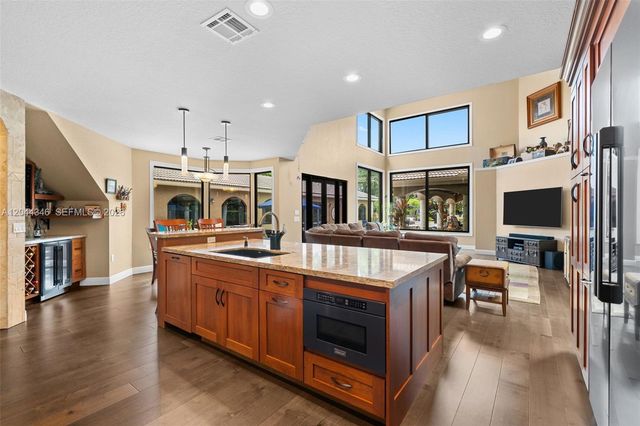 2982 E Lake Vista Cir, Davie, FL 33328