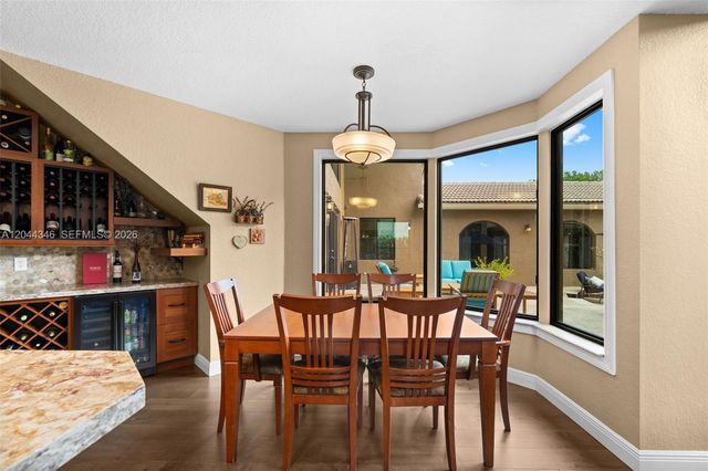 2982 E Lake Vista Cir, Davie, FL 33328