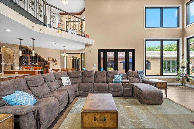 2982 E Lake Vista Cir, Davie, FL 33328