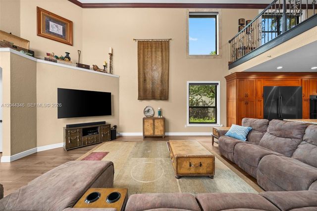 2982 E Lake Vista Cir, Davie, FL 33328