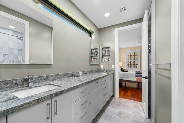 2982 E Lake Vista Cir, Davie, FL 33328