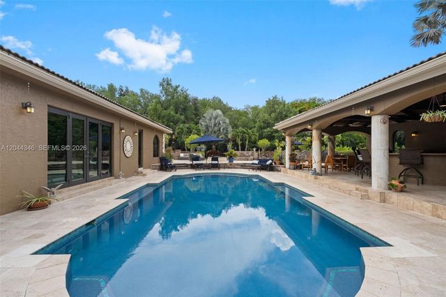 2982 E Lake Vista Cir, Davie, FL 33328