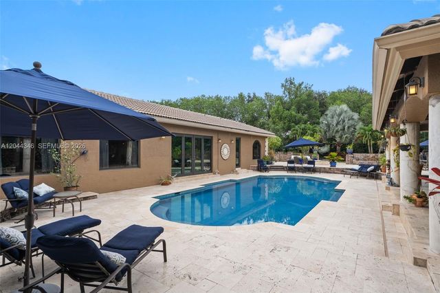 2982 E Lake Vista Cir, Davie, FL 33328