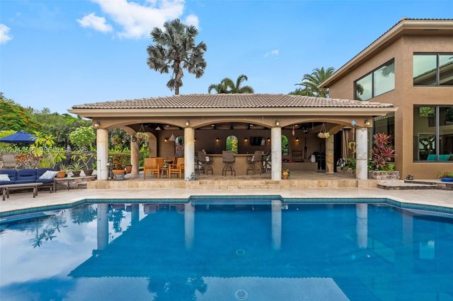 2982 E Lake Vista Cir, Davie, FL 33328