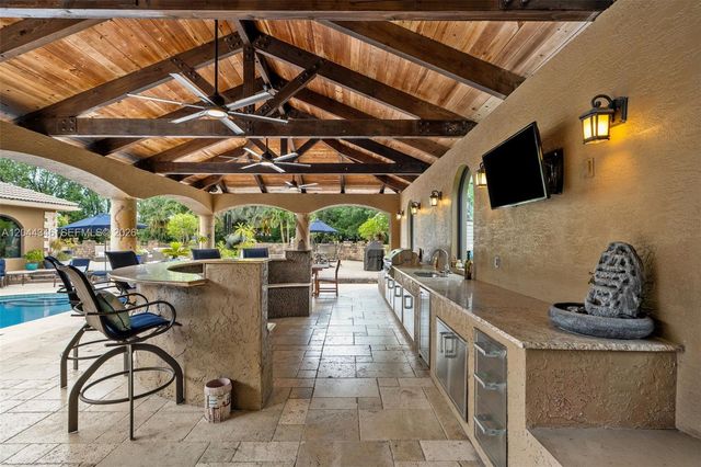 2982 E Lake Vista Cir, Davie, FL 33328