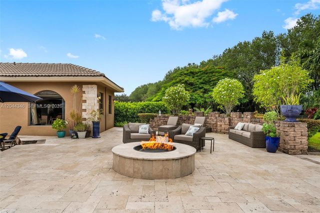 2982 E Lake Vista Cir, Davie, FL 33328