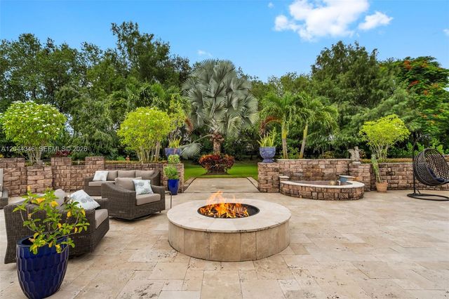 2982 E Lake Vista Cir, Davie, FL 33328