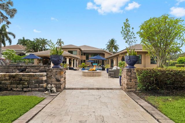 2982 E Lake Vista Cir, Davie, FL 33328