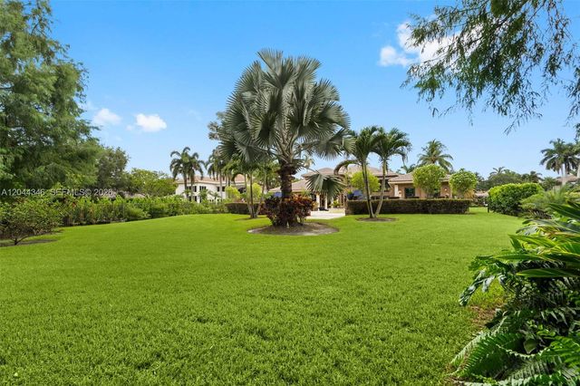 2982 E Lake Vista Cir, Davie, FL 33328