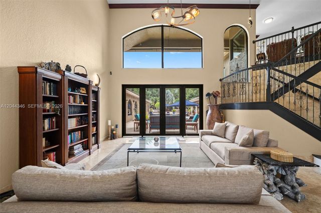 2982 E Lake Vista Cir, Davie, FL 33328